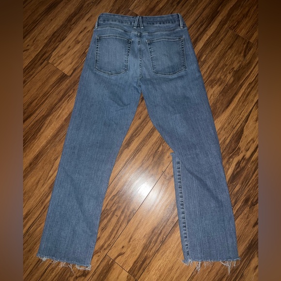 GOOD AMERICAN GOOD STRAIGHT LIGHT WASH DISTRESSED JEANS SIZE 4 25.75” INSEAM - Picture 3 of 8